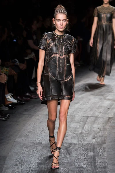 Look 18